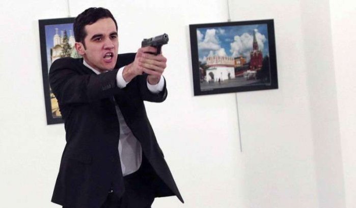 Celstraf voor blije reacties na moord Russische ambassadeur in Turkije 