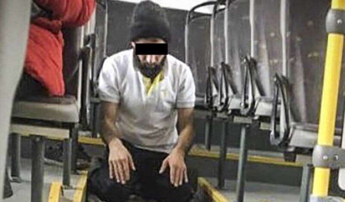 België: onderzoek naar biddende buschauffeur