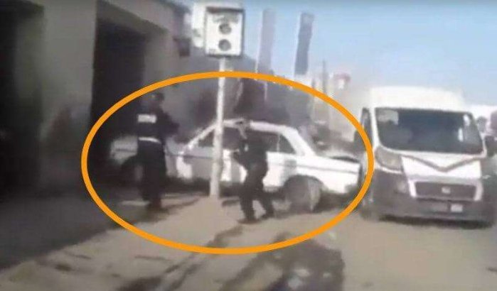 Valse taxichauffeur die op politie inreed opgepakt in Casablanca (video)