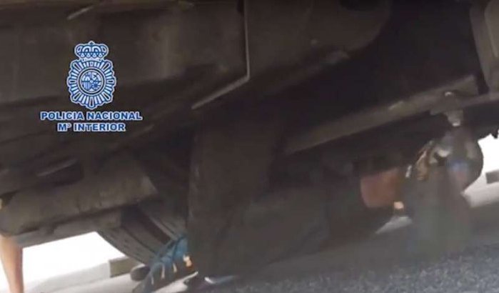 Marokkaans kind onder vrachtwagen gevonden in Spanje (video)