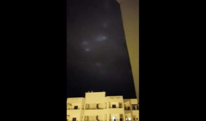 Witte engelen in lucht Meknes zorgen voor ophef in Marokko (video)