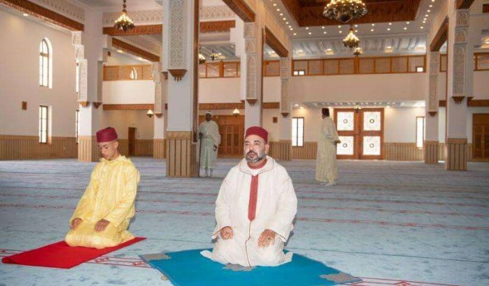 Tanger: Mohammed VI en Moulay Hassan huldigen moskee in (video)