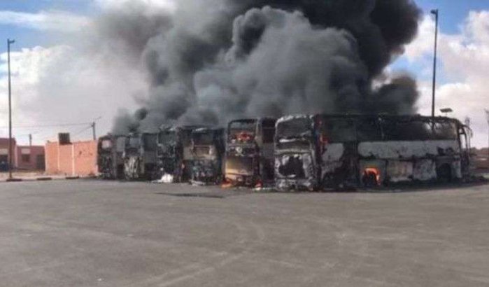 Meerdere bussen door brand verwoest in Laayoune (video)