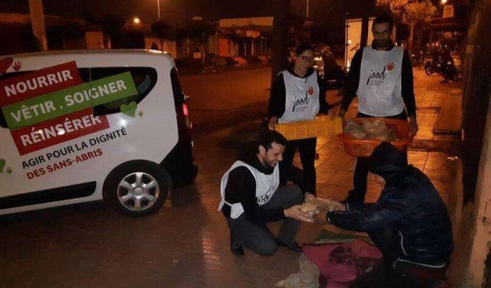 Douches en warme maaltijden voor daklozen in Casablanca