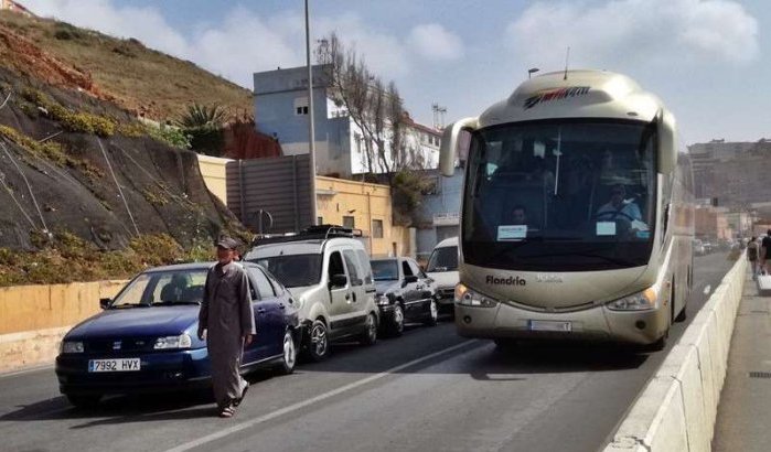 Jongen overleden die zich onder bus verstopte bij grens Sebta