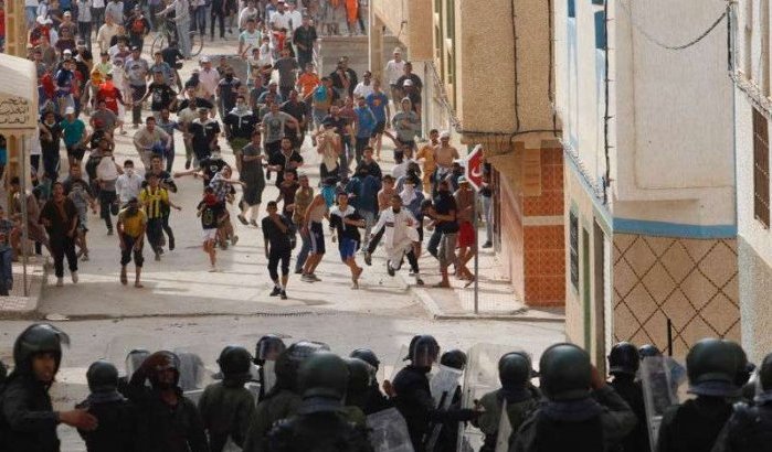 Veertigtal agenten gewond tijdens demonstratie in Al Hoceima (foto's)