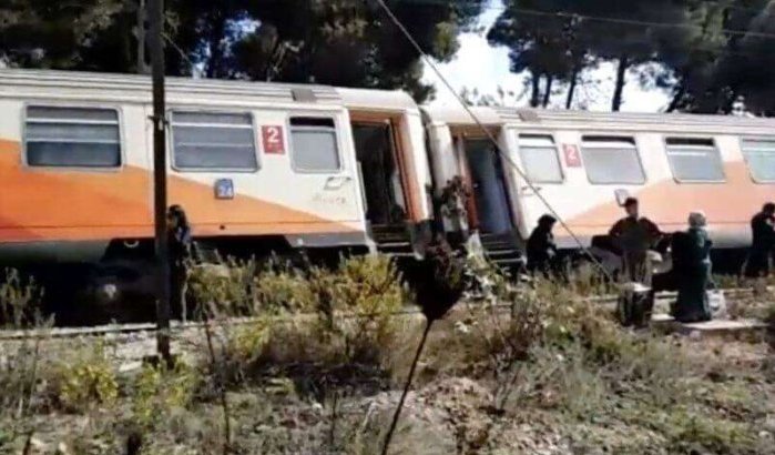 Marokko: passagierstrein ontspoord in Bouskoura (video)