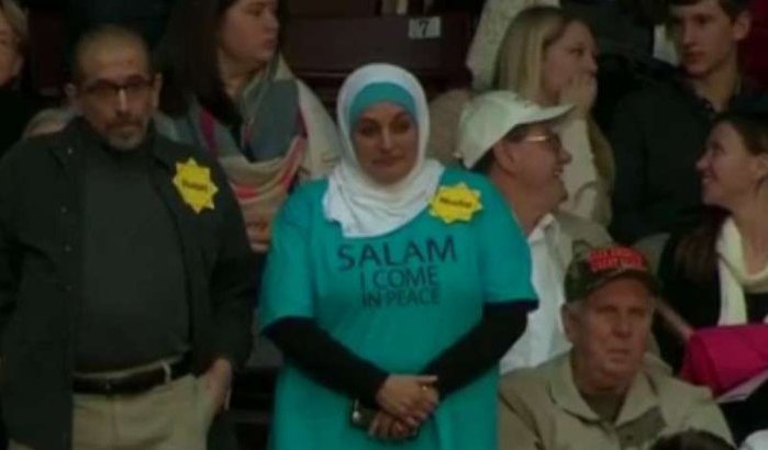 Vrouw met hoofddoek uit meeting Donald Trump gezet (video)