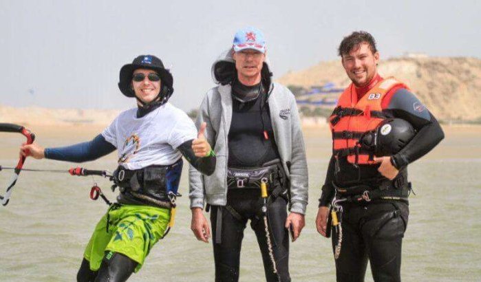 Groothertog Hendrik van Luxemburg kitesurft met zoon in Marokko (foto's)