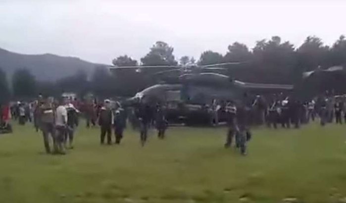 Demonstranten omsingelen helikopter minister Binnenlandse zaken in Al Hoceima