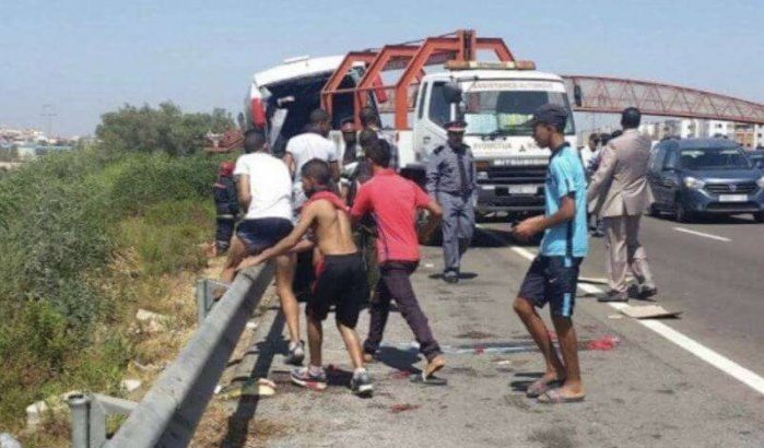 Marokko: gewonden bij ongeval met vrachtwagen op snelweg, getuigen stelen lading