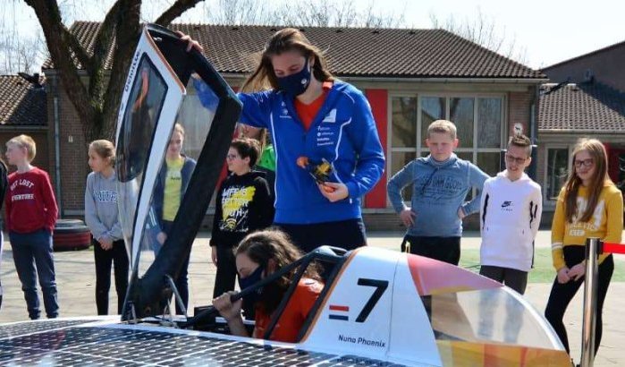Caroline uit Heesch neemt deel aan zonnerace in Marokko
