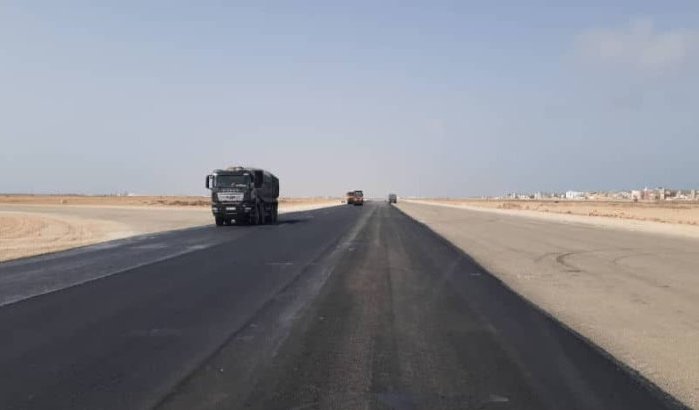 Weg Dakhla-El Argoub over 40 km verbreed