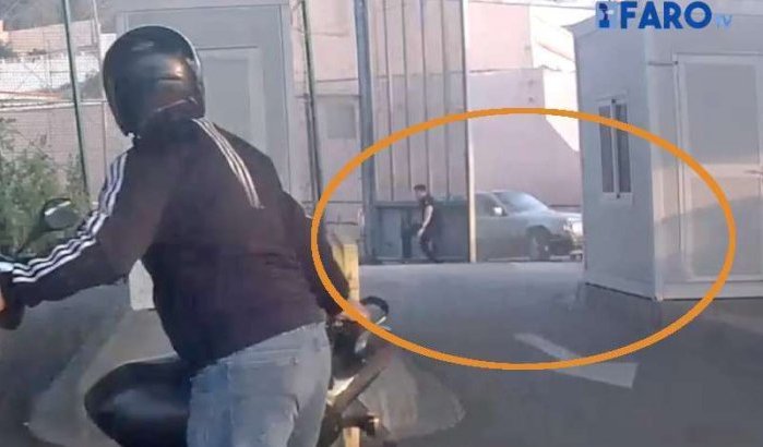 Auto ramt Spaanse grenspost in Melilla (video)