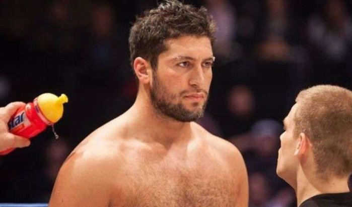 Kickbokser Jamal Ben Saddik verliest en mept per ongeluk scheidsrechter (video)