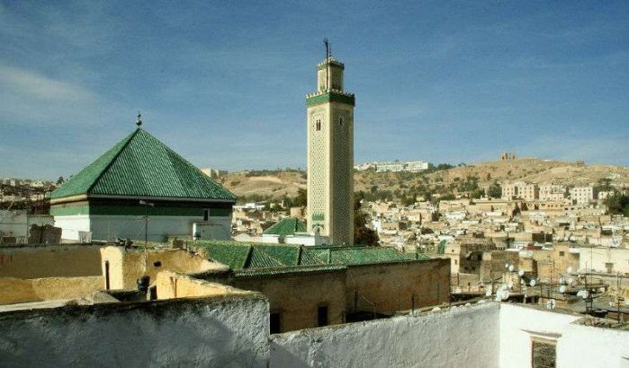 Vechtende muezzins in moskee in Fez gefilmd