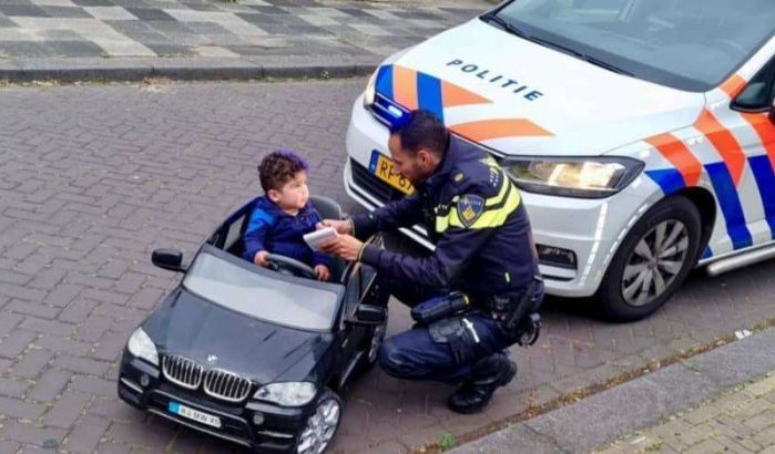 Agent Hicham zit verbaasd 'wegpiraatje' op de hielen