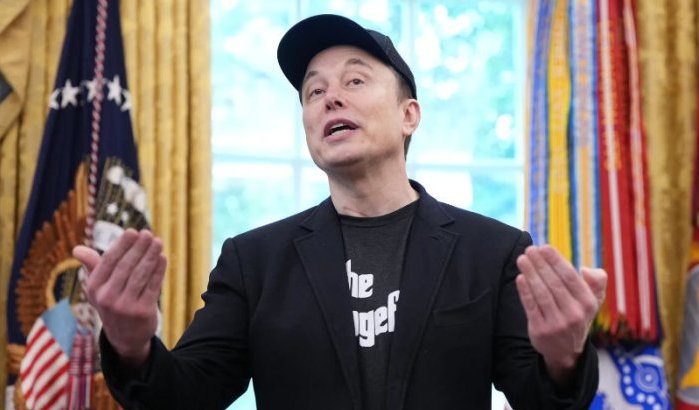 Elon Musk mengt zich in Belgische hoofddoekenruzie