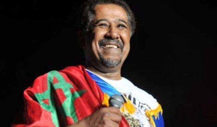 Khaled zingt voor Marokko en negeert kritiek Algerijnen (video)
