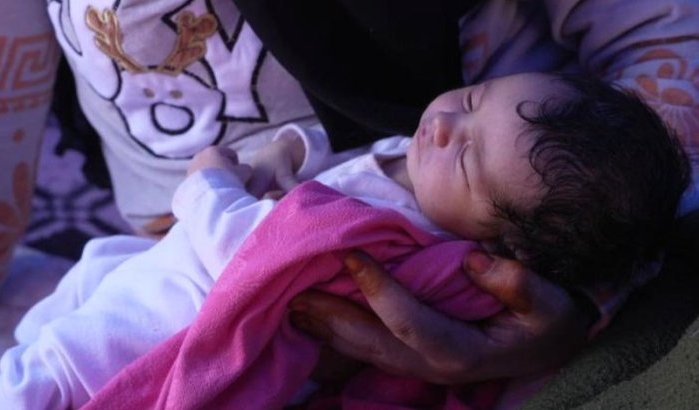 Heldhaftige Ilyas helpt vrouw bevallen tijdens overstromingen in Marokko