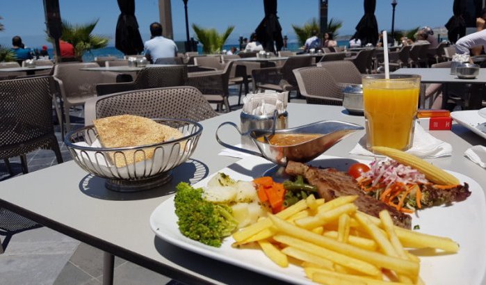 Tanger sluit café met te hoge prijzen