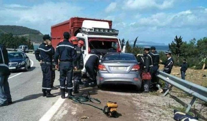 Ernstig ongeval tussen auto en vrachtwagen in Tetouan: 4 doden (foto's)