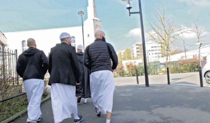 Nederlandse moslims slachtoffers zelfbenoemde "salafistenpolitie"