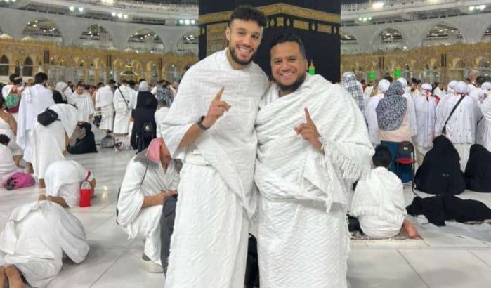 Noussair Mazraoui verricht Umrah vóór terugkeer naar Bayern (foto's)