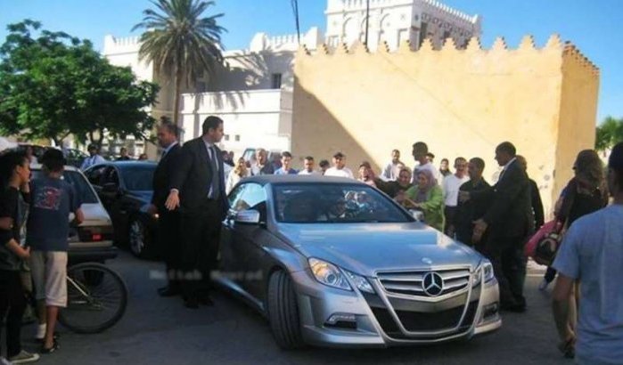 Dronken bestuurder rijdt door rood voor neus Koning Mohammed VI