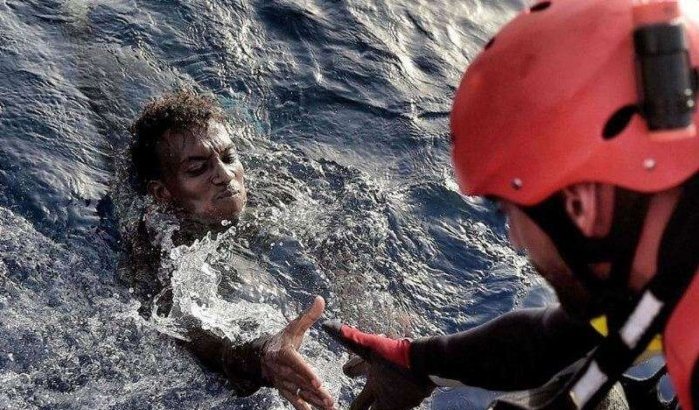 Migranten vertrekken met kayak naar Spanje