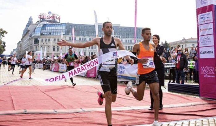 Marokkaan Youssef Sbaai breekt record Sofia Marathon