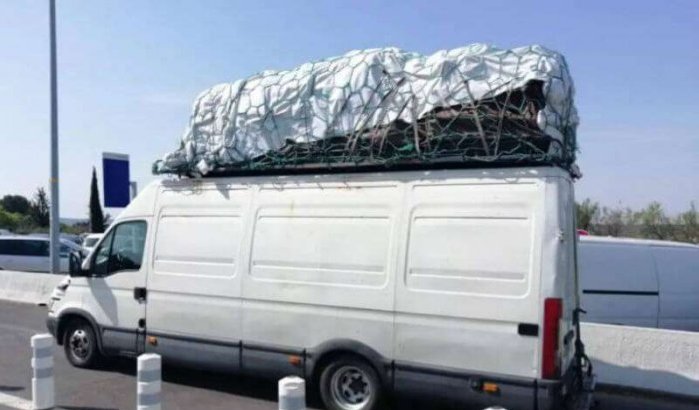 Busje op weg naar Marokko 9 ton te zwaar beladen (foto)