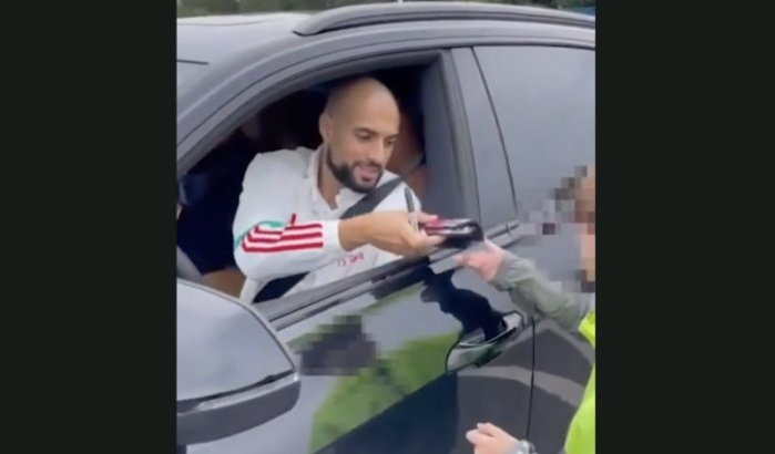 Sofyan Amrabat verrast door cadeau van fan (video)