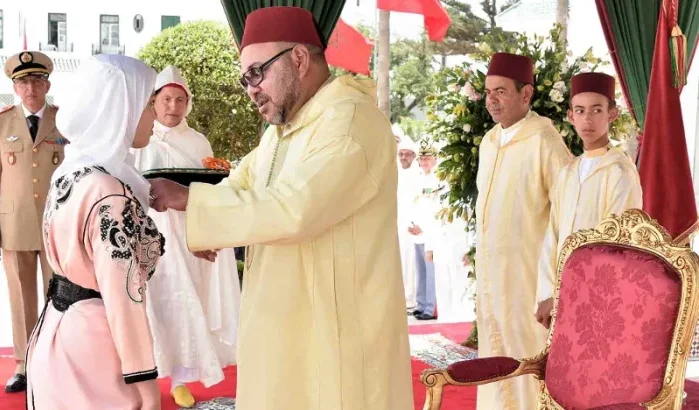 Koning Mohammed VI weert bepaalde politici van Troonfeest 