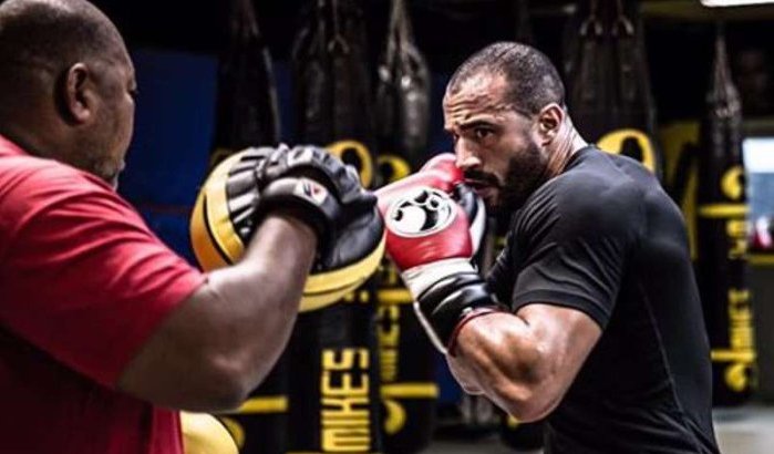 Badr Hari overdag op boksschool, ‘s nacht in de gevangenis