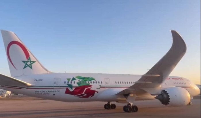 WK 2022: vliegtuig Atlas Leeuwen prachtig versierd (video)