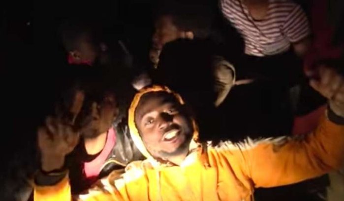 Migranten bedanken Koning en Marokko vanuit Sebta (video)
