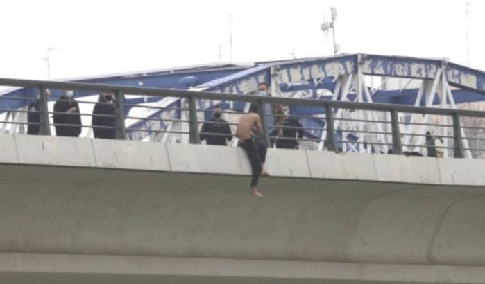 Marokkaan probeert tweemaal van brug te springen in Spanje