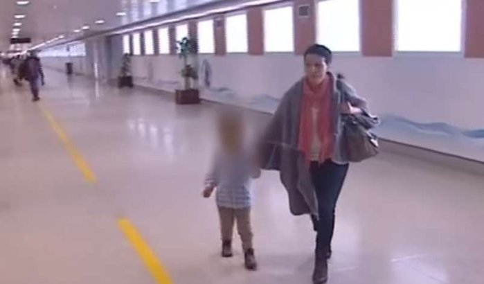 Kind "zonder gezicht" keert terug naar Marokko (video)