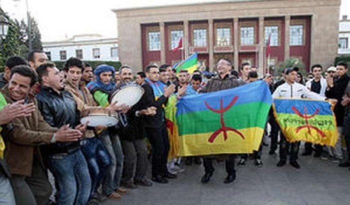 Yennayer buiten Marokkaans parlement gevierd