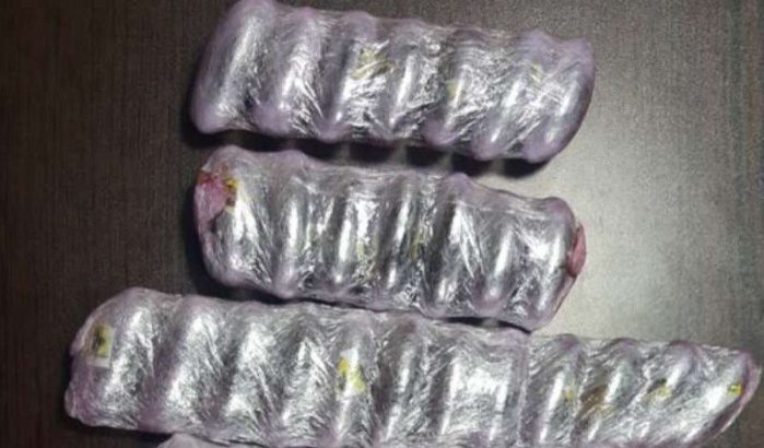 Tanger: vrouw verstopt drugs in luier peuter