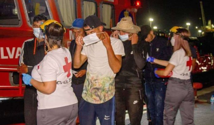 Vijftigtal Marokkaanse migranten op zee gered in Zuid-Spanje