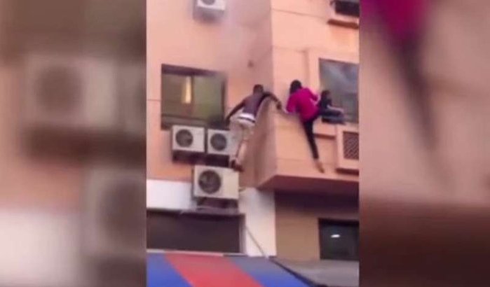 Vrouwen ontsnappen uit brandend schoonheidssalon in Marrakech (video)