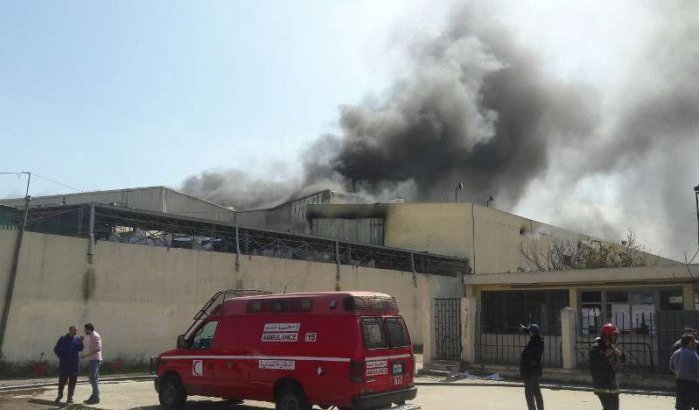 Fabriek Richbond in Casablanca door brand verwoest (foto's)