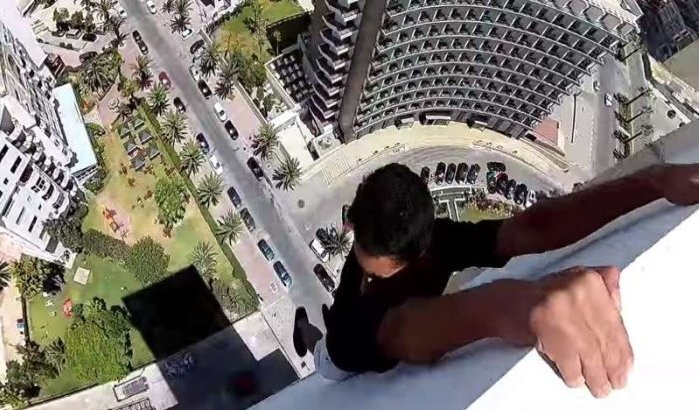 Khalid Tenni « vliegt » over daken Tanger (video)