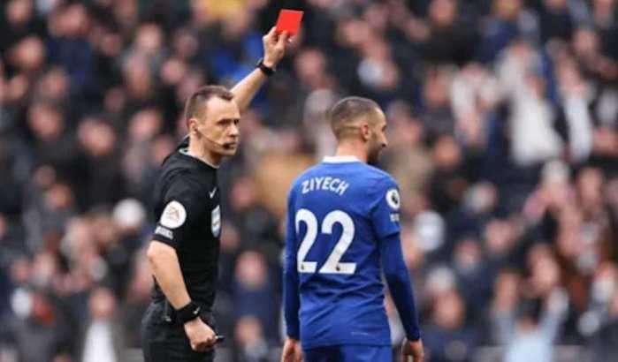 Chelsea-Tottenham: Ziyech geeft tegenstander klap (video)