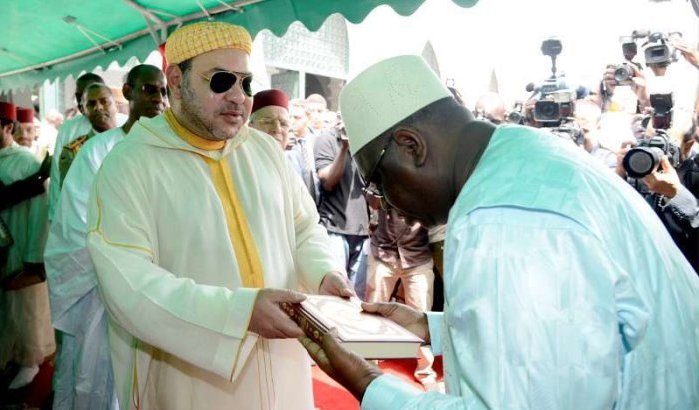 Koning Mohammed VI schenkt 10.000 korans aan Senegal (video)