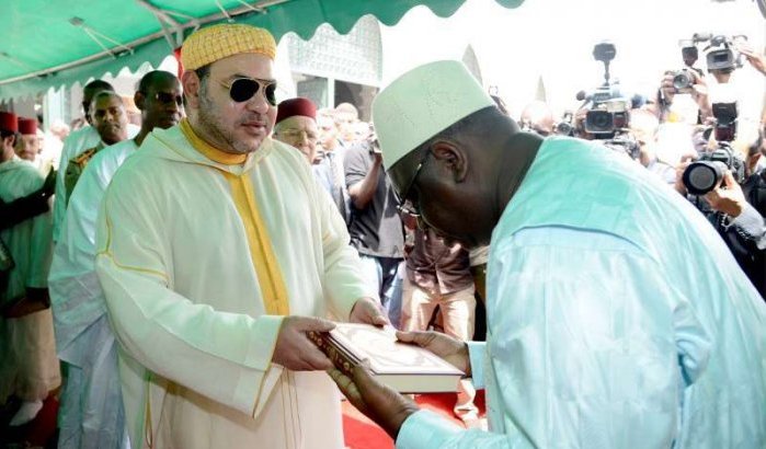 Koning Mohammed VI schenkt 10.000 korans aan Senegal (video)