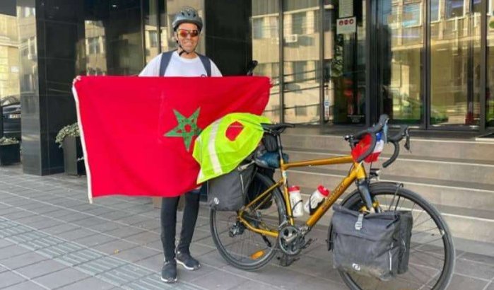 Abderrazak fietst naar Qatar om Atlas Leeuwen te steunen