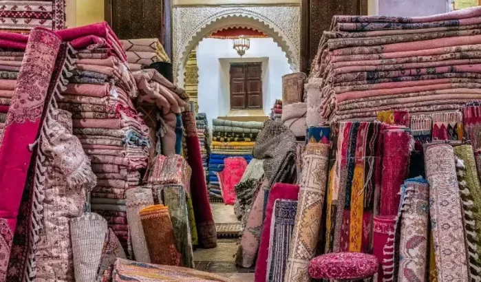 Oplichting in Fez: Amerikaanse toeriste betaalt 450.000 dirham voor tapijten (video)